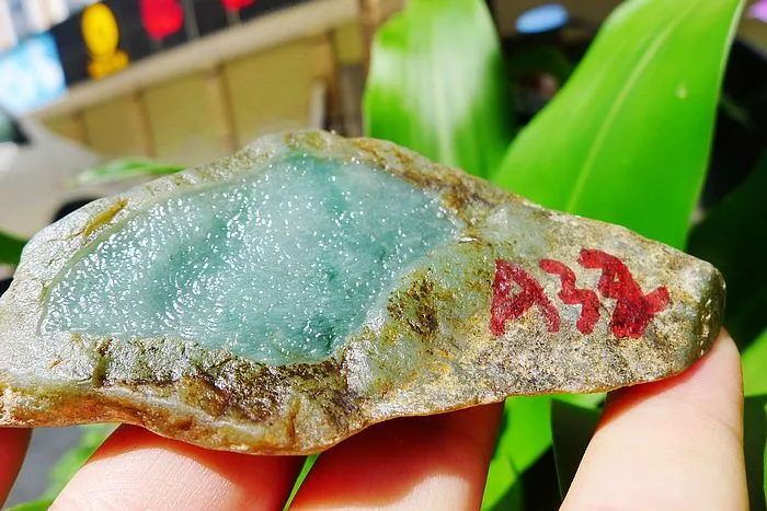 Natural Jade Rough Jadeite Raw (95g,8.8X4.6X2.2cm)