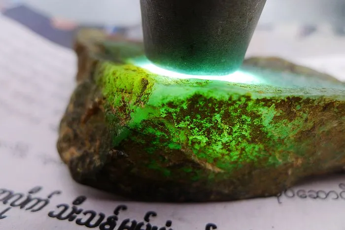 Natural Jade Rough Jadeite Raw (95g,8.8X4.6X2.2cm)