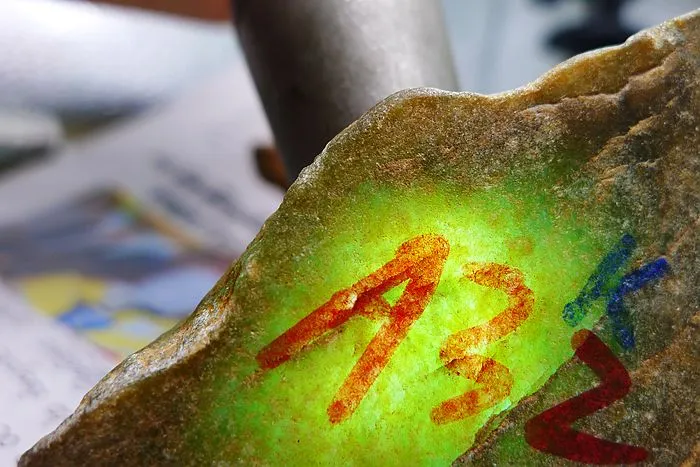 Natural Jade Rough Jadeite Raw (95g,8.8X4.6X2.2cm)