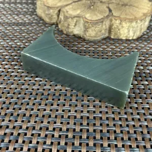 Natural Kunlun Jade Rough Nephrite Raw (117g,8.1X1.9X1.7cm)
