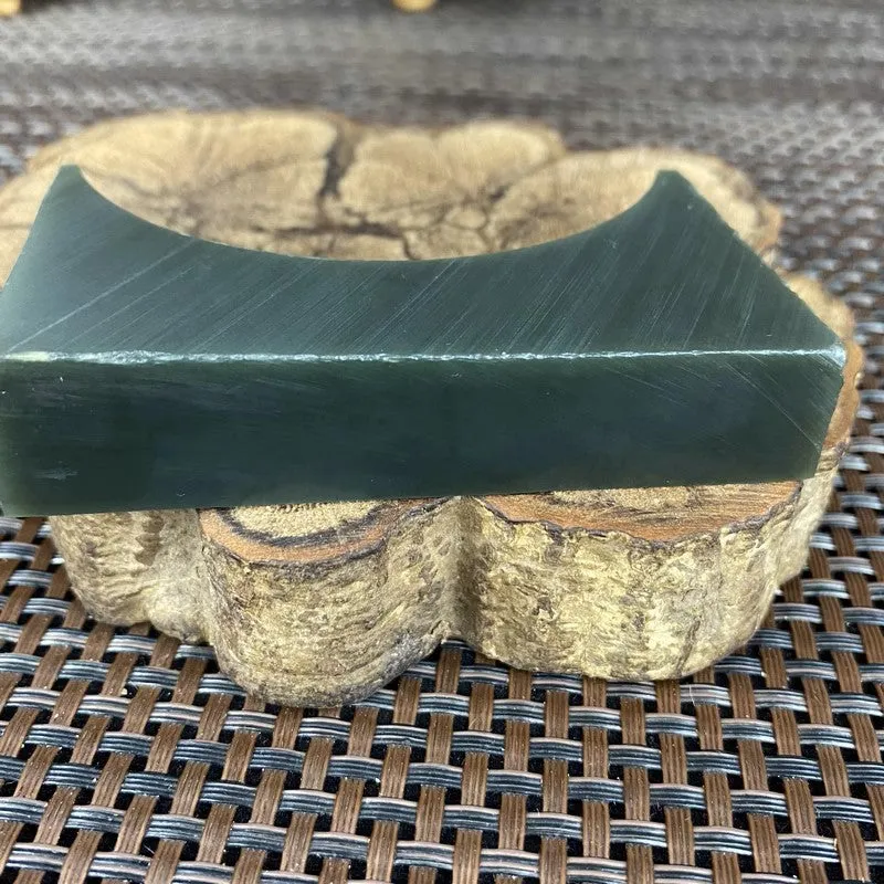 Natural Kunlun Jade Rough Nephrite Raw (117g,8.1X1.9X1.7cm)