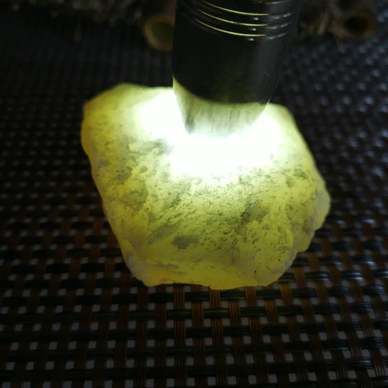 Natural Kunlun Jade Rough Nephrite Raw (137g,5.5X5X2.3cm)