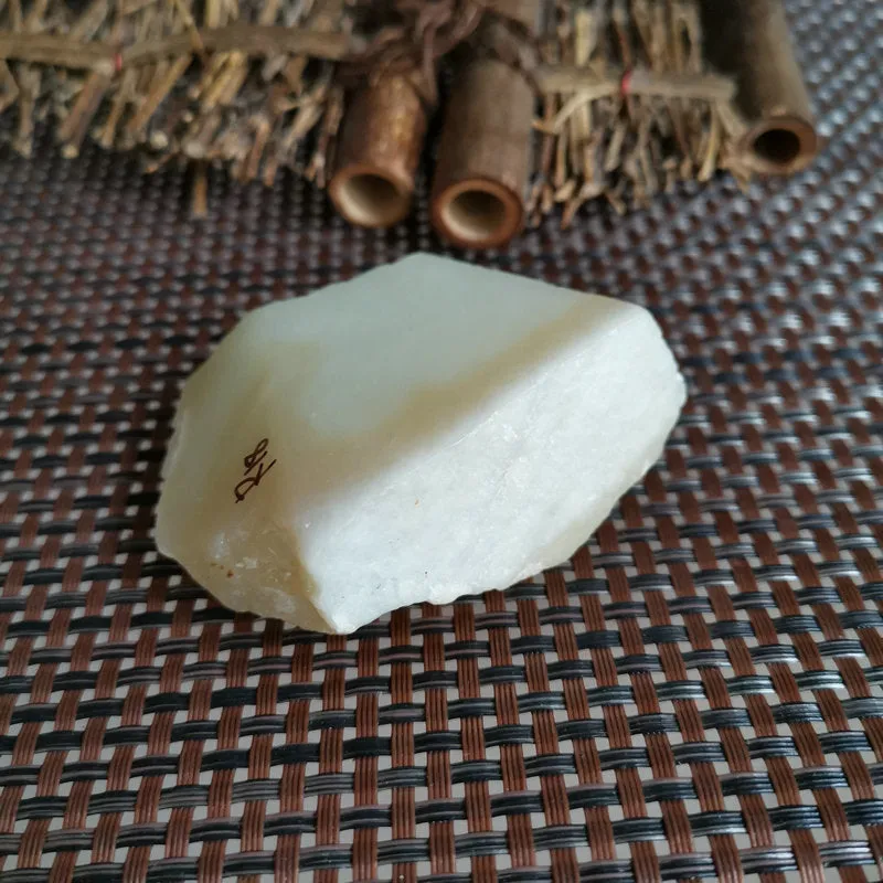 Natural Kunlun Jade Rough Nephrite Raw (137g,5.5X5X2.3cm)