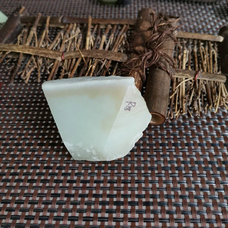 Natural Kunlun Jade Rough Nephrite Raw (137g,5.5X5X2.3cm)