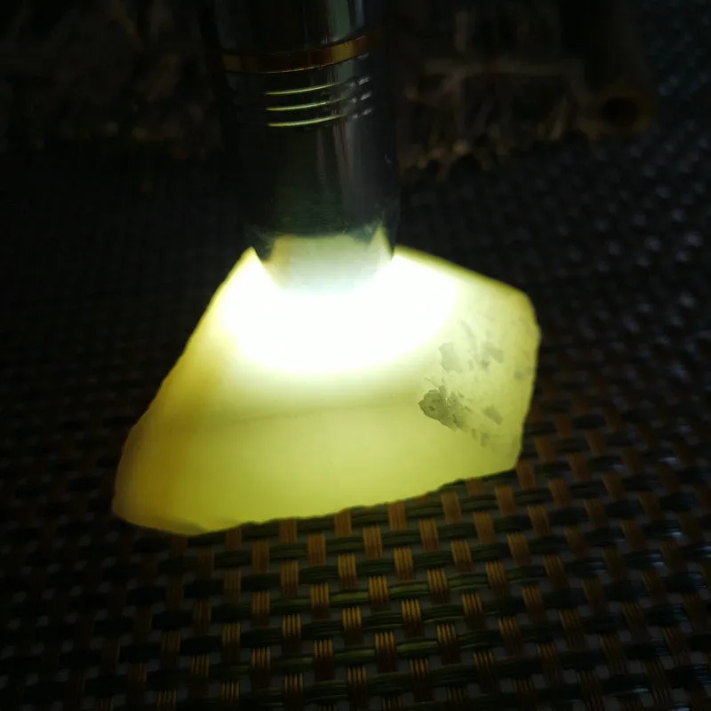 Natural Kunlun Jade Rough Nephrite Raw (137g,5.5X5X2.3cm)