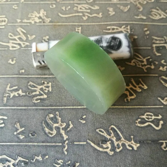 Natural Kunlun Jade Rough Nephrite Raw (141g, 5.5X5.5X2cm)