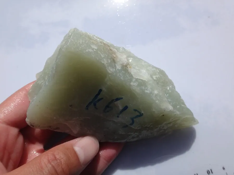 Natural Kunlun Jade Rough Nephrite Raw (256g, 10X3.5X2cm)