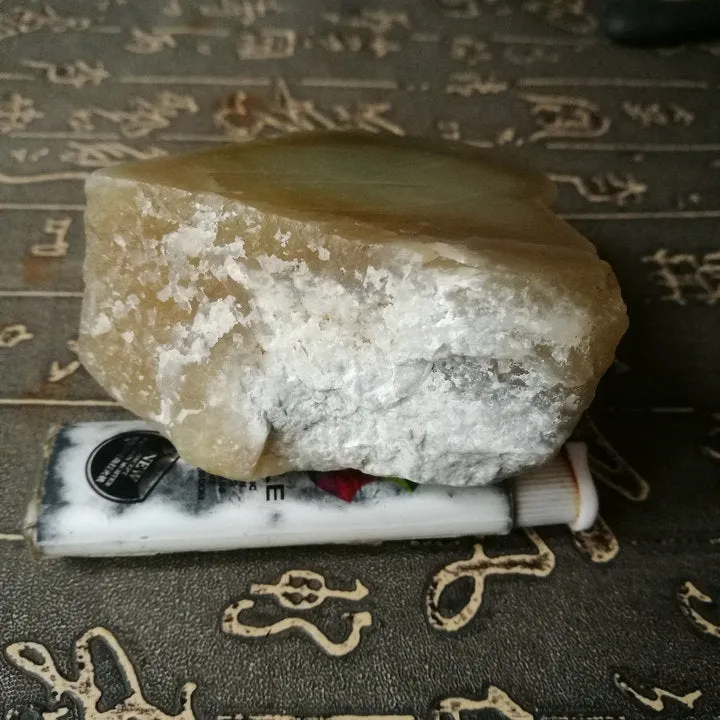 Natural Kunlun Jade Rough Nephrite Raw (284g, 6.5X4.5X3.5cm)
