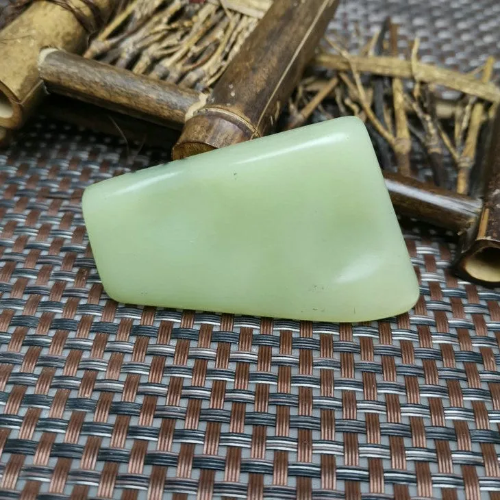 Natural Kunlun Jade Rough Nephrite Raw (31g,5.9X4.2X0.7cm)