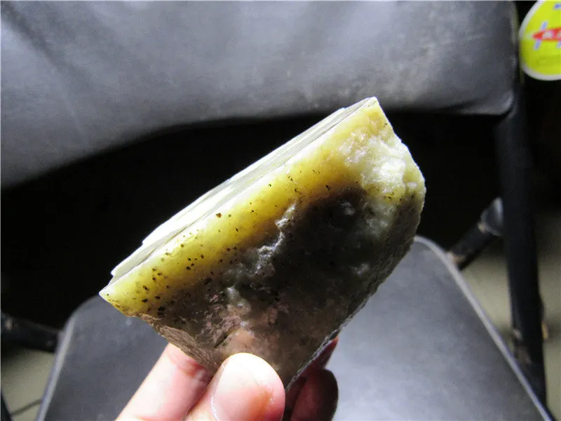 Natural Kunlun Jade Rough Nephrite Raw (337.07g, 75X58X48mm)
