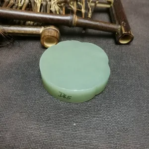 Natural Kunlun Jade Rough Nephrite Raw (89g,5.3X1.4cm)