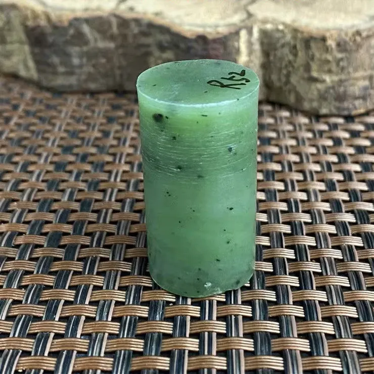 Natural Siberian Jade Rough Nephrite Raw (28g, 3.5X1.8cm)