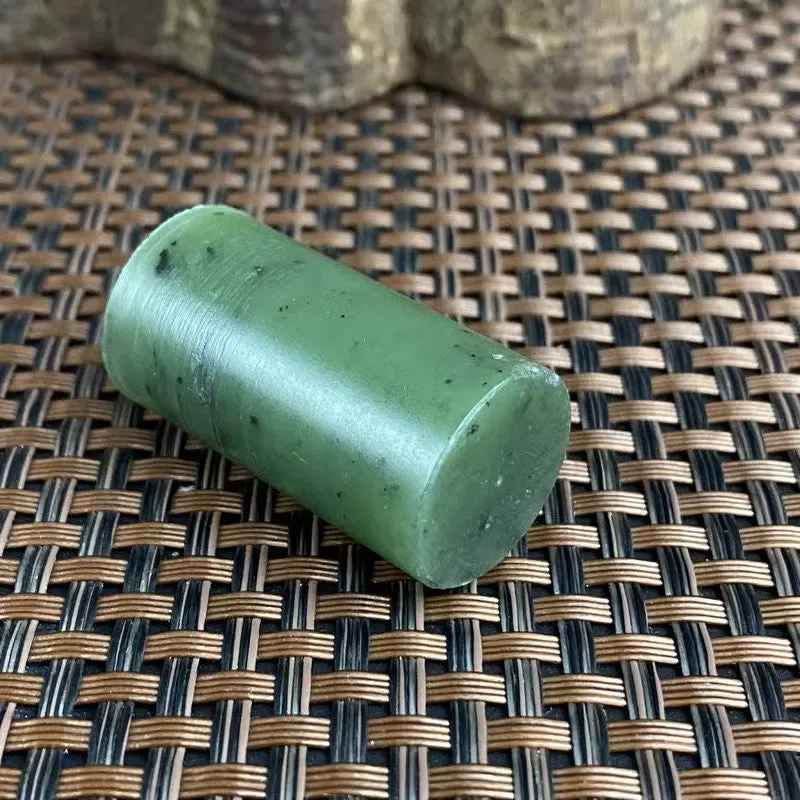 Natural Siberian Jade Rough Nephrite Raw (28g, 3.5X1.8cm)