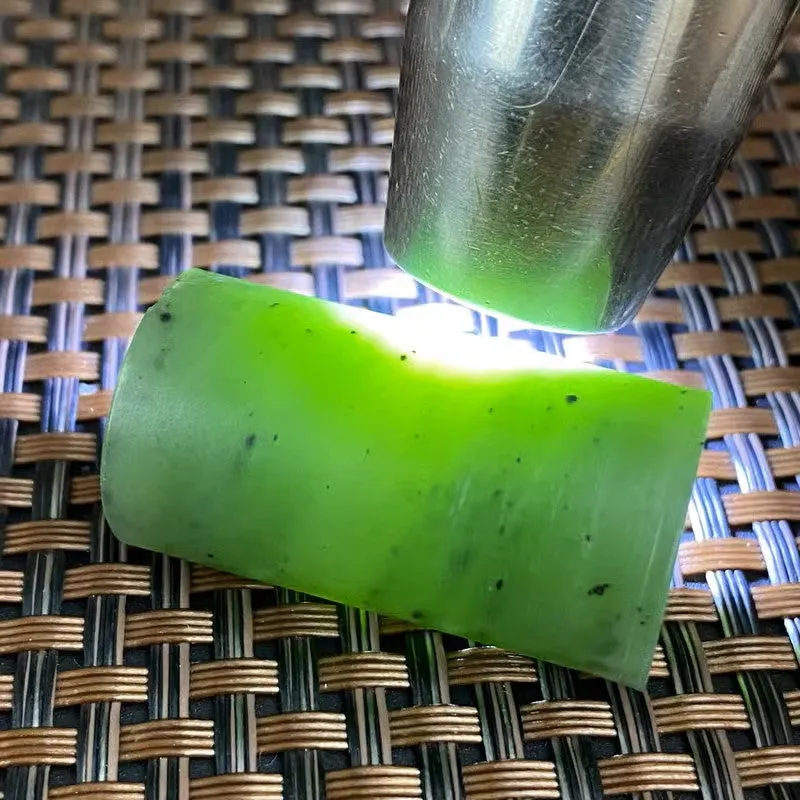 Natural Siberian Jade Rough Nephrite Raw (28g, 3.5X1.8cm)