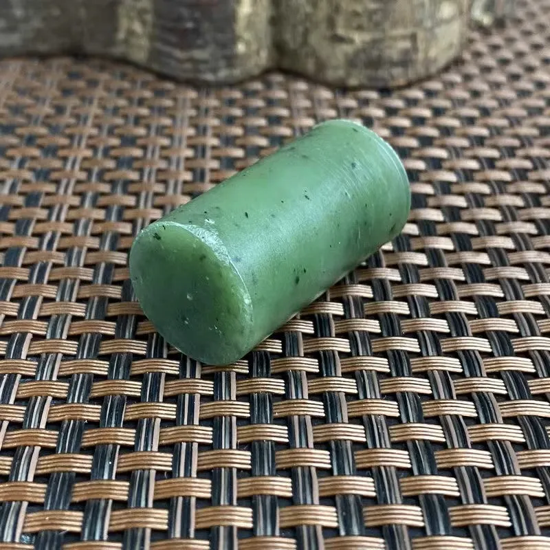 Natural Siberian Jade Rough Nephrite Raw (28g, 3.5X1.8cm)