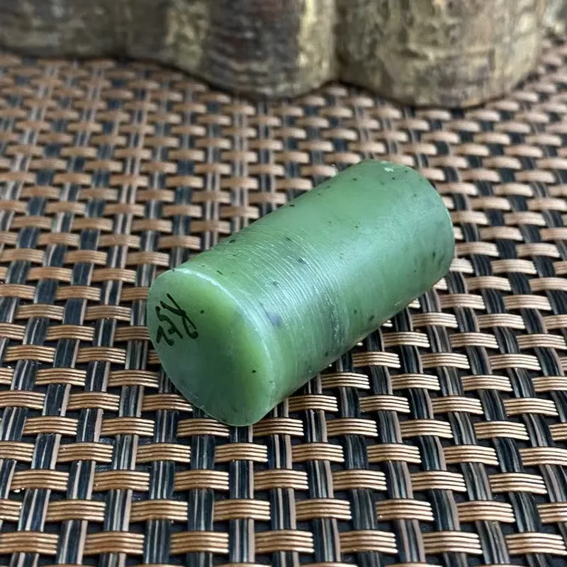 Natural Siberian Jade Rough Nephrite Raw (28g, 3.5X1.8cm)