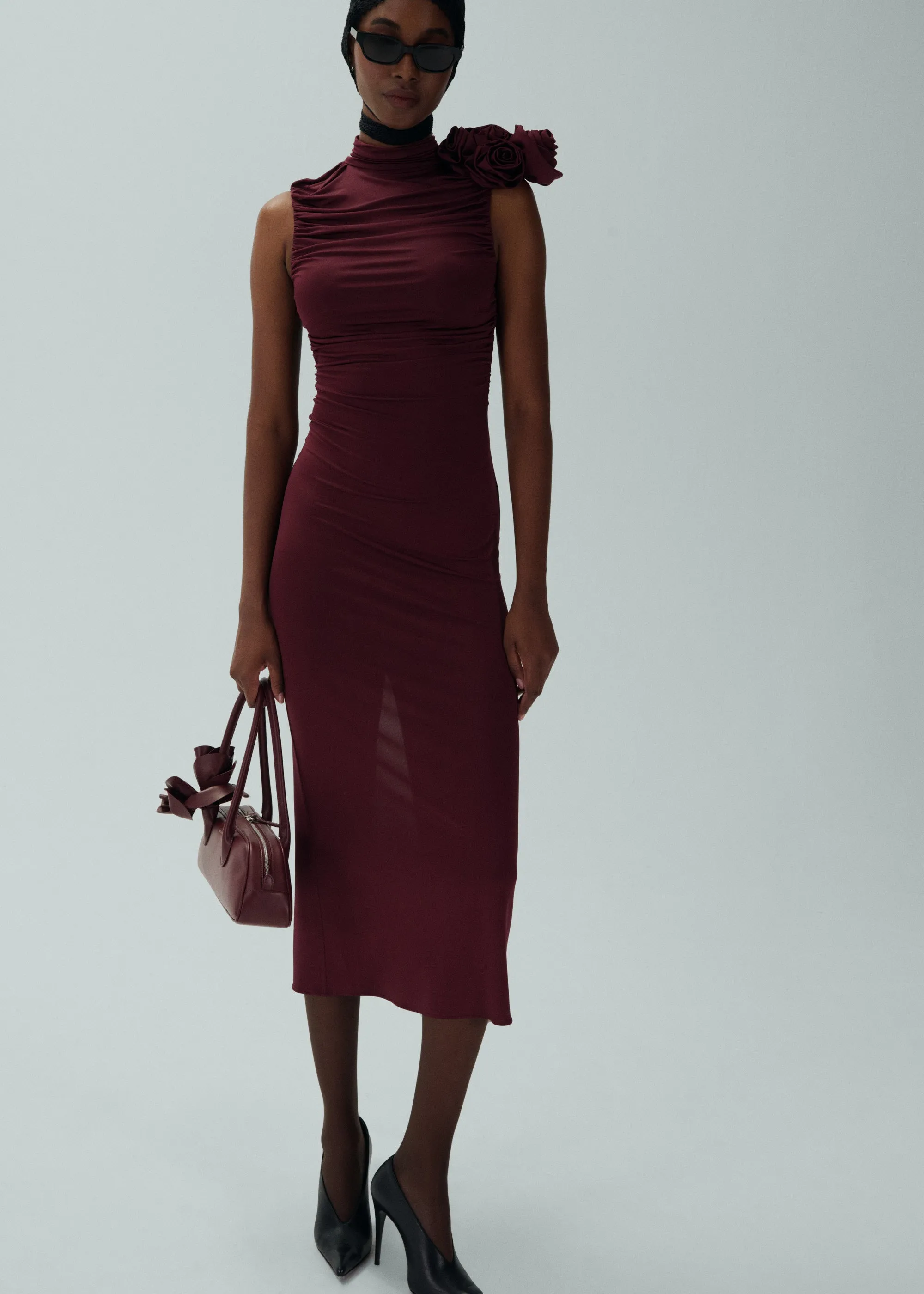 Ruched mock neck midi dress in bordeaux