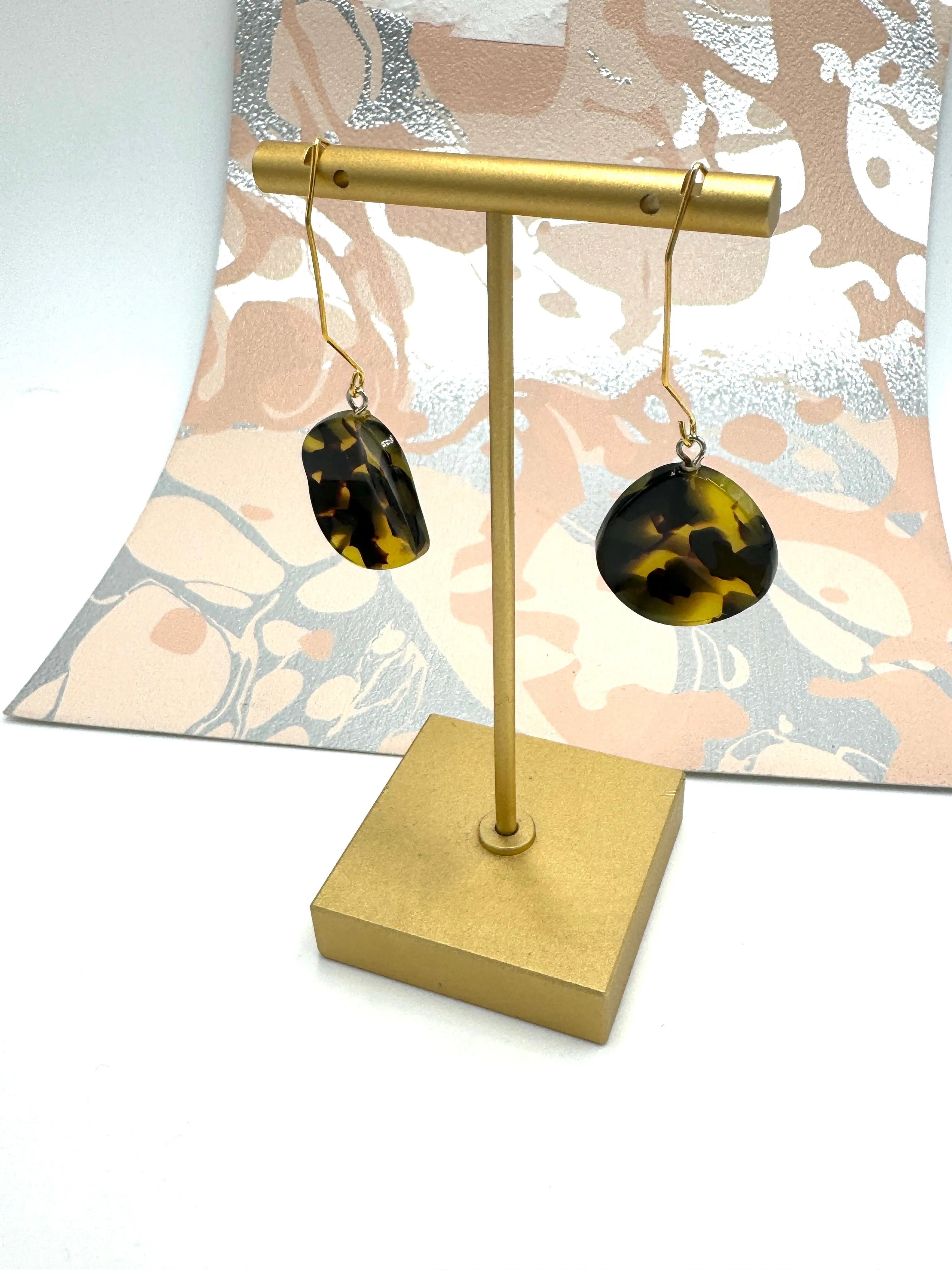 Tortoise Wavy Chip Hex Drop Earrings *