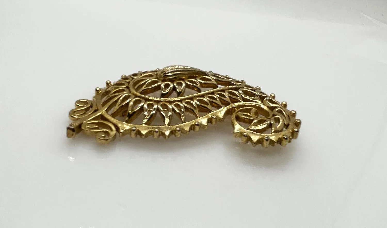 Vendome Gold Paisley Vintage Brooch