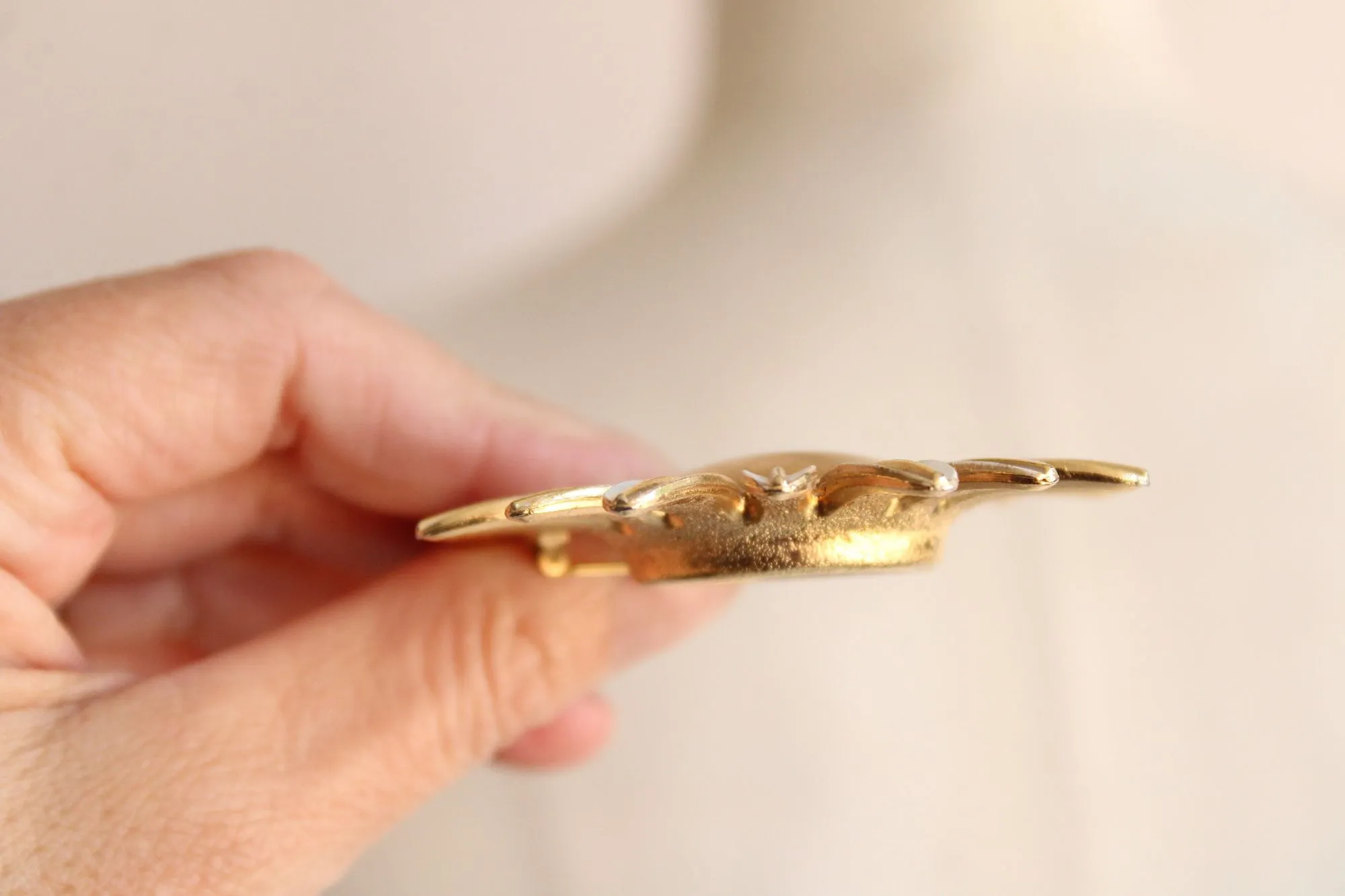 Vintage 1970s Avon Rapture Perfume Glace Daisy Flower Brooch