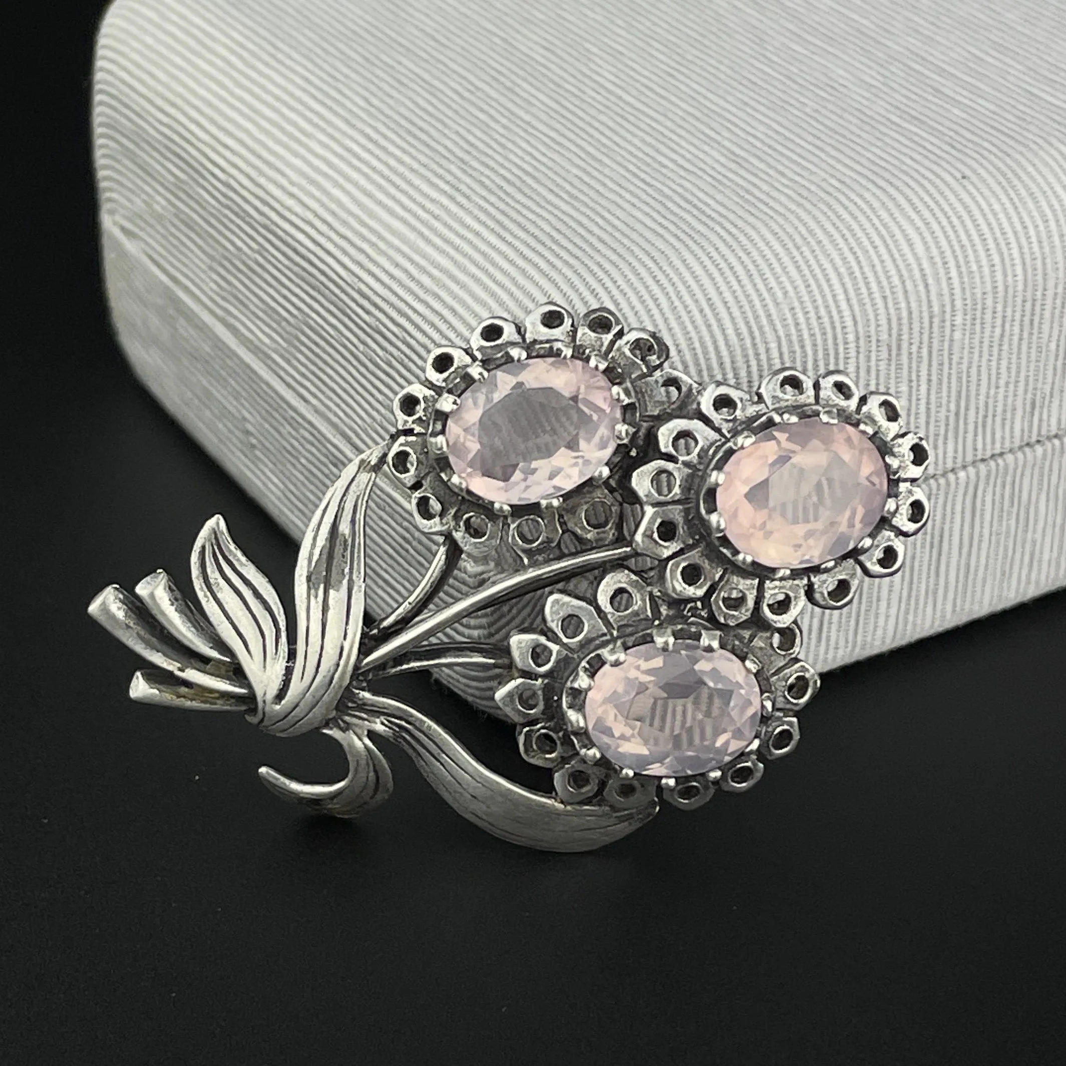 Vintage Silver 6.25 CTW Amethyst Floral English Brooch