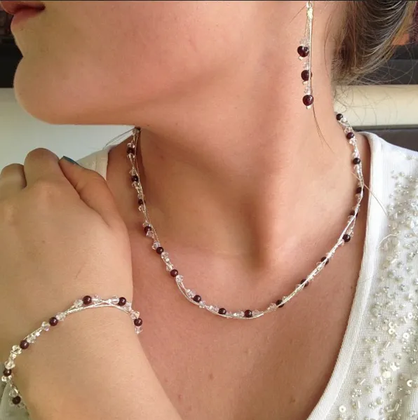 Xuxek Earrings - Garnet